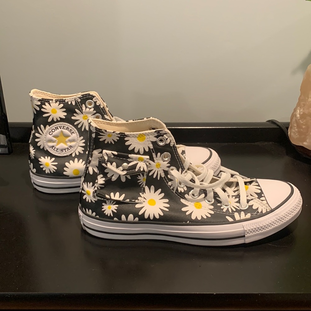 Daisy converse high tops